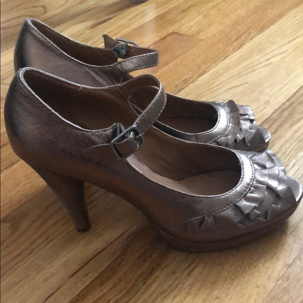 REPORT Heels